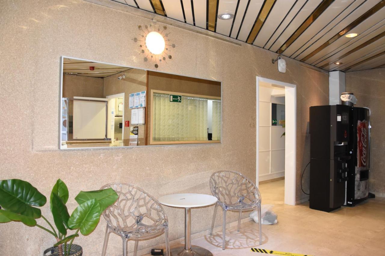 ซันโฮเต็ล Hotel Saint-Gilles ภายนอก รูปภาพ