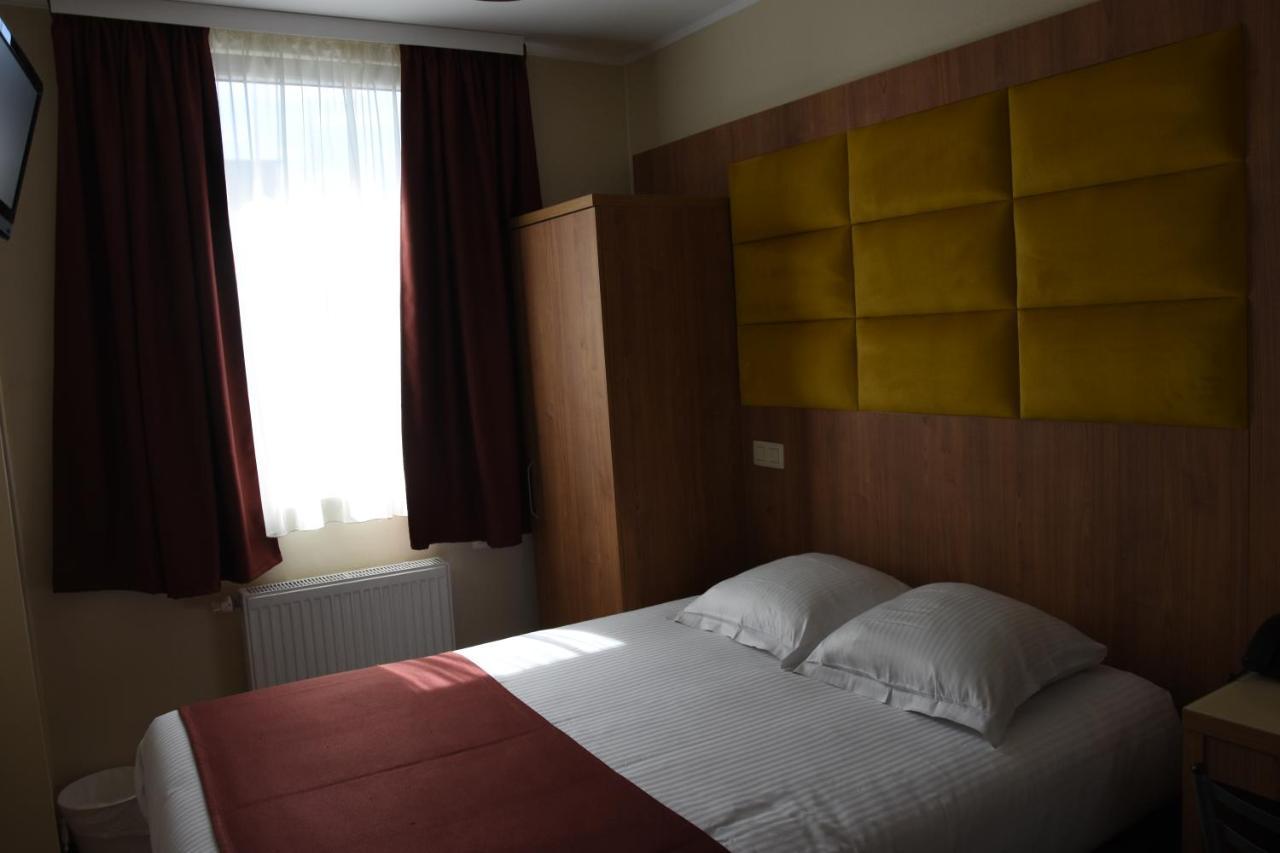ซันโฮเต็ล Hotel Saint-Gilles ภายนอก รูปภาพ