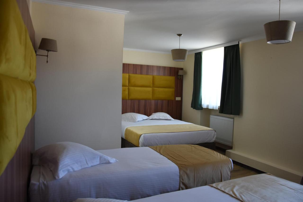 ซันโฮเต็ล Hotel Saint-Gilles ภายนอก รูปภาพ